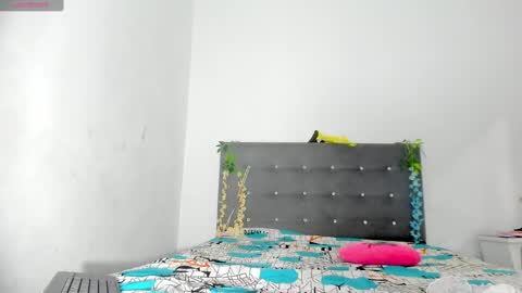 Snapshot of noabrowm chatting on 09/18/25, 10:34 noah online show from 09/18/25, 10:34