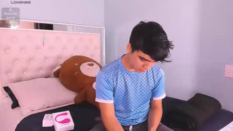 Snapshot of noah_big_cock_ chatting on 10/03/25, 04:42 Noah online show from 10/03/25, 04:42