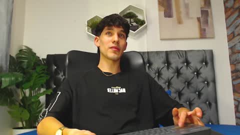 Noah Brigth online show from 12/13/24, 12:42