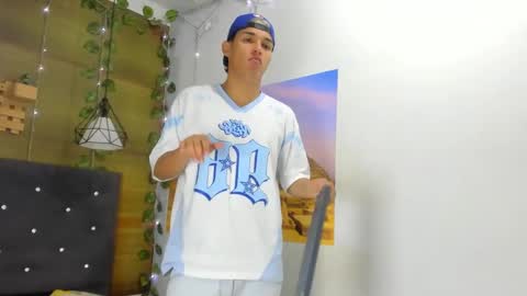 Snapshot of noah_carter66 chatting on 10/11/25, 01:20 noah online show from 10/11/25, 01:20