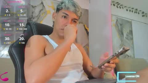 Snapshot of noah_carter66 chatting on 12/22/25, 02:41 noah online show from 12/22/25, 02:41