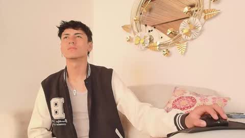 Snapshot of noah_clark_nom chatting on 09/22/25, 01:24 Noah online show from 09/22/25, 01:24