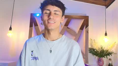 Snapshot of noah_clark_nom chatting on 10/03/25, 04:42 Noah online show from 10/03/25, 04:42