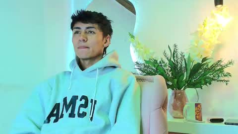 Snapshot of noah_clark_nom chatting on 10/04/25, 04:10 Noah online show from 10/04/25, 04:10