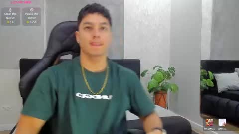 Snapshot of noah_clarkk chatting on 06/21/26, 02:52 Noah online show from 06/21/26, 02:52