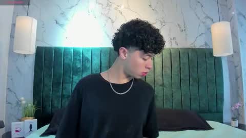 Snapshot of noah_dupont_ chatting on 10/12/25, 01:21 noah_dupont_ online show from 10/12/25, 01:21