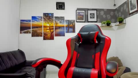 Snapshot of noah_flynn1 chatting on 10/07/25, 06:43 noah_flynn1 online show from 10/07/25, 06:43