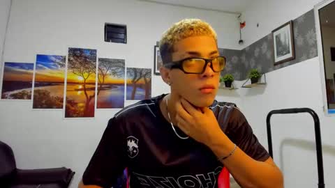 Snapshot of noah_flynn1 chatting on 11/07/25, 04:23 noah_flynn1 online show from 11/07/25, 04:23