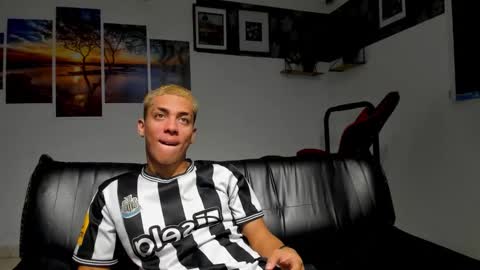 Snapshot of noah_flynn1 chatting on 11/26/25, 06:36 noah_flynn1 online show from 11/26/25, 06:36