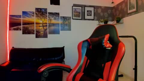 Snapshot of noah_flynn1 chatting on 12/04/25, 12:03 noah_flynn1 online show from 12/04/25, 12:03