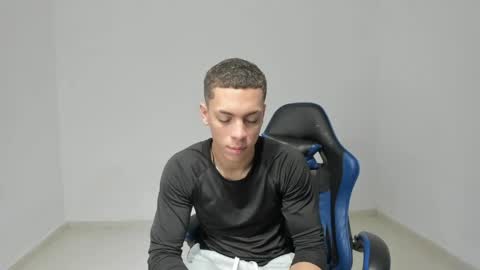 noah_flynn1 online show from 03/31/26, 12:16