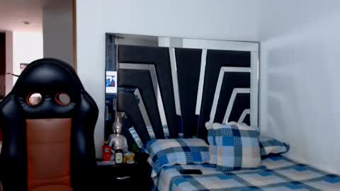 Noah Harris01 online show from 12/20/25, 12:34