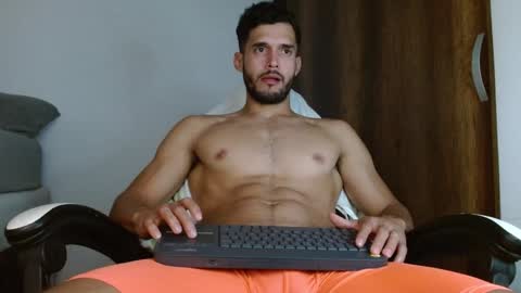 Snapshot of noah_jhonsonn chatting on 01/10/25, 05:37 Noah online show from 01/10/25, 05:37