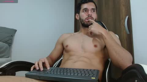 Snapshot of noah_jhonsonn chatting on 01/28/25, 10:23 Noah online show from 01/28/25, 10:23