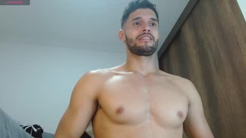 Snapshot of noah_jhonsonn chatting on 02/01/25, 02:05 Noah online show from 02/01/25, 02:05