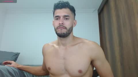 Snapshot of noah_jhonsonn chatting on 02/01/25, 02:02 Noah online show from 02/01/25, 02:02