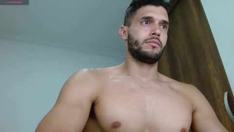 Snapshot of noah_jhonsonn chatting on 09/17/25, 11:28 Noah online show from 09/17/25, 11:28