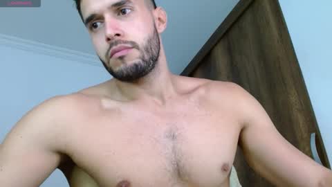 Snapshot of noah_jhonsonn chatting on 10/16/25, 04:19 Noah online show from 10/16/25, 04:19