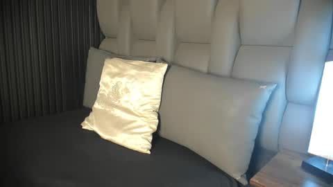 noah_johes online show from 05/18/26, 01:06