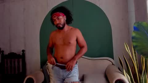 Snapshot of noah_jones__ chatting on 11/06/25, 06:20 Noah online show from 11/06/25, 06:20