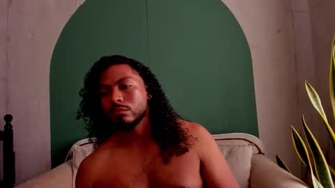 Snapshot of noah_jones__ chatting on 11/08/25, 06:29 Noah online show from 11/08/25, 06:29