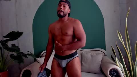 Snapshot of noah_jones__ chatting on 11/11/25, 03:56 Noah online show from 11/11/25, 03:56