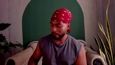 Snapshot of noah_jones__ chatting on 11/12/25, 04:18 Noah online show from 11/12/25, 04:18