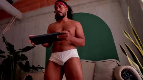 Snapshot of noah_jones__ chatting on 11/14/25, 03:55 Noah online show from 11/14/25, 03:55