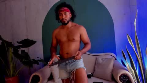 Snapshot of noah_jones__ chatting on 11/16/25, 02:44 Noah online show from 11/16/25, 02:44