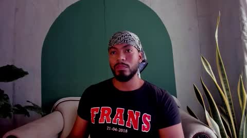 Snapshot of noah_jones__ chatting on 11/17/25, 02:12 Noah online show from 11/17/25, 02:12