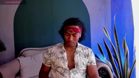 Snapshot of noah_jones__ chatting on 11/26/25, 09:27 Noah online show from 11/26/25, 09:27