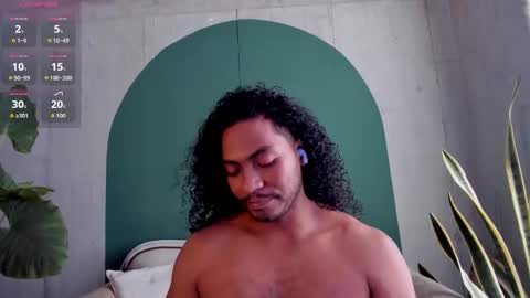 Snapshot of noah_jones__ chatting on 12/02/25, 07:31 Noah online show from 12/02/25, 07:31