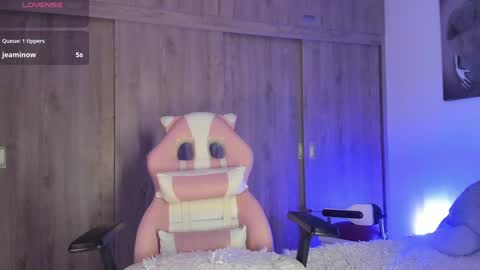 Snapshot of noah_lambert chatting on 01/25/25, 08:00 Noah online show from 01/25/25, 08:00