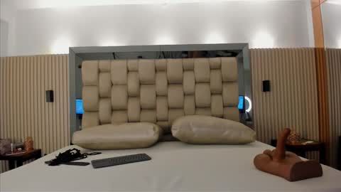 Snapshot of noah_pariss chatting on 03/24/26, 09:36 NOAH online show from 03/24/26, 09:36