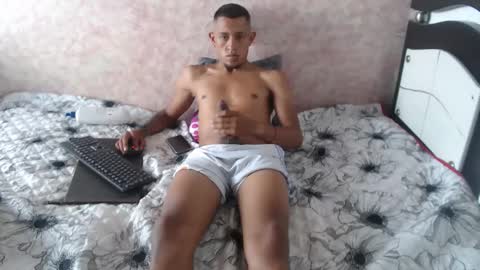 Snapshot of noah_roberts_ chatting on 01/19/25, 03:53 Noah online show from 01/19/25, 03:53