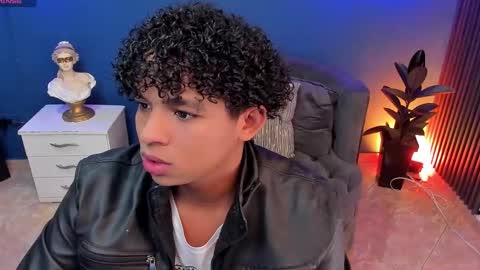 Snapshot of noah_smith04 chatting on 10/16/25, 12:17 noah_smith04 online show from 10/16/25, 12:17