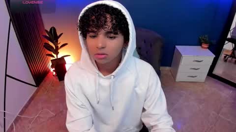 Snapshot of noah_smith04 chatting on 11/05/25, 12:05 noah_smith04 online show from 11/05/25, 12:05