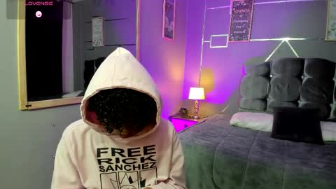 Snapshot of noah_smith04 chatting on 11/10/25, 01:54 noah_smith04 online show from 11/10/25, 01:54