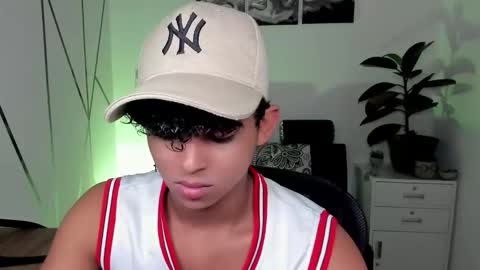 Snapshot of noah_smith04 chatting on 11/11/25, 01:22 noah_smith04 online show from 11/11/25, 01:22