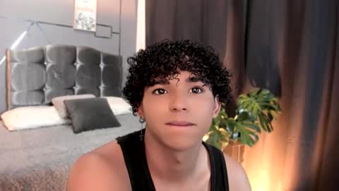 Snapshot of noah_smith04 chatting on 11/19/25, 12:27 noah_smith04 online show from 11/19/25, 12:27