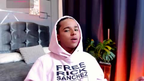 Snapshot of noah_smith04 chatting on 11/22/25, 12:37 noah_smith04 online show from 11/22/25, 12:37