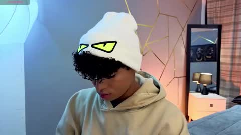 Snapshot of noah_smith04 chatting on 11/26/25, 12:17 noah_smith04 online show from 11/26/25, 12:17