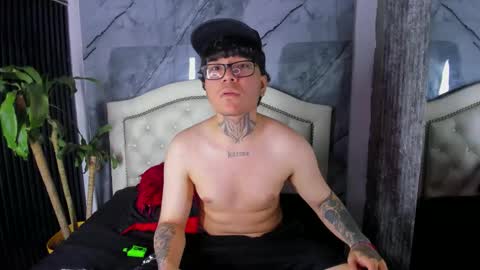 Snapshot of noah_west18 chatting on 12/01/25, 07:52 NOAH online show from 12/01/25, 07:52