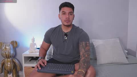 Snapshot of noahavery_ chatting on 01/15/26, 09:51 Noah Avery online show from 01/15/26, 09:51