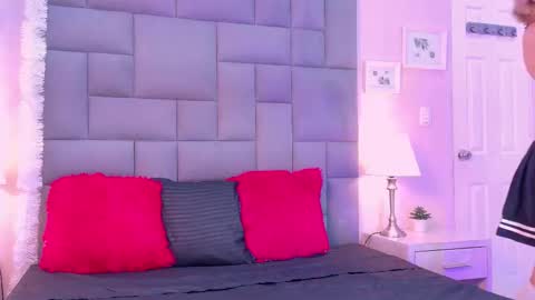 Snapshot of noahbells chatting on 12/21/25, 11:50 Noah online show from 12/21/25, 11:50