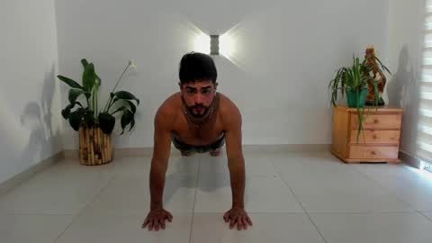 Snapshot of noahbrawn chatting on 12/19/25, 01:29 LIAM- noah online show from 12/19/25, 01:29