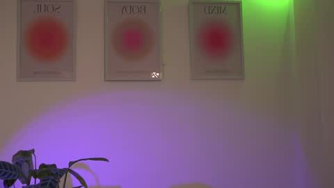 Snapshot of noahh_th03 chatting on 02/23/25, 08:06 Noah online show from 02/23/25, 08:06