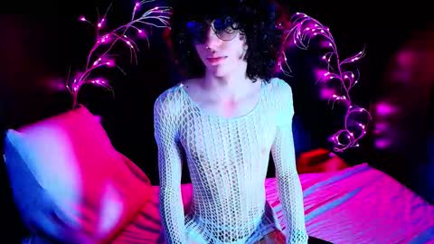 Noah Xtar online show from 10/20/25, 02:17