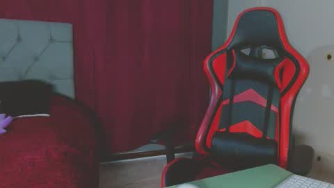 Snapshot of noamartin_ chatting on 10/06/25, 12:08 Noamartin online show from 10/06/25, 12:08