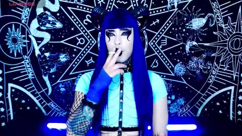 caroline online show from 09/11/25, 01:17